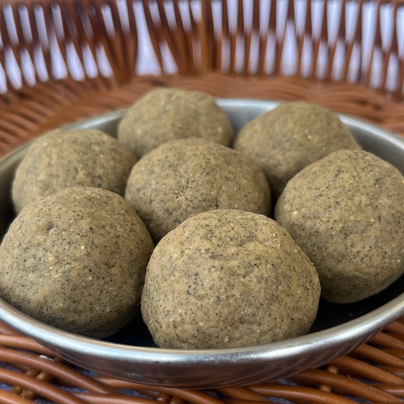Black Urad Dal Laddu with Jaggery (Karuppu Ulundhu Laddu) – Protein, Iron & Calcium Rich Sweet
