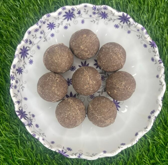 LADDU - BLACK RICE LADDU (KARUPPU KAVUNI LADDU) (12 Pieces)