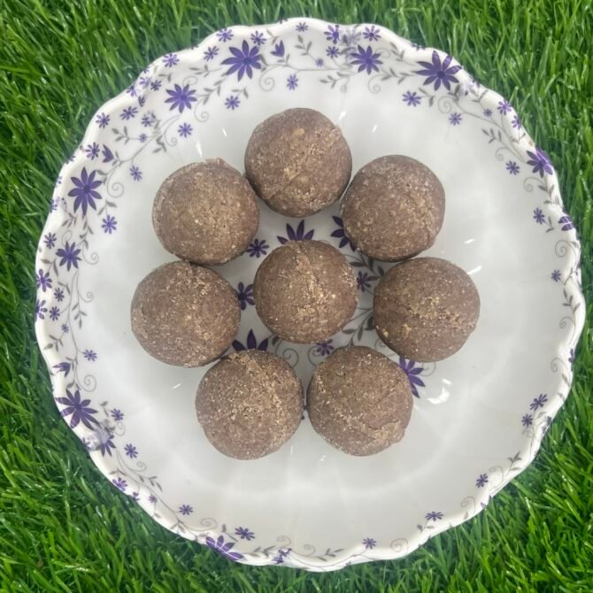 WOMEN'S RICE LADDU (POONGAR ARISI LADDU) (12 Pieces)