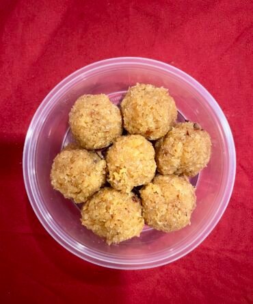 Coconut Laddu (12 Pieces)